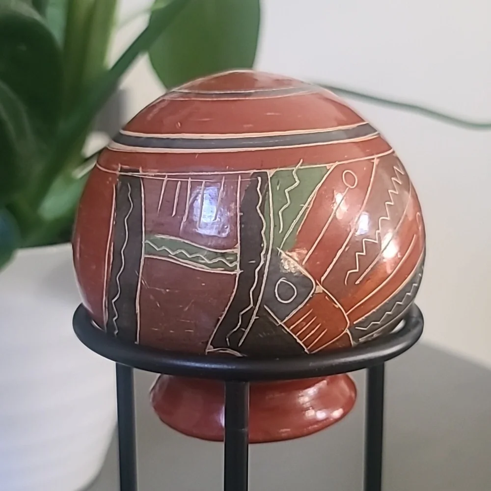 Nicaraguan Exotic Clay Art Pottery Vase Hand Carved With Stand